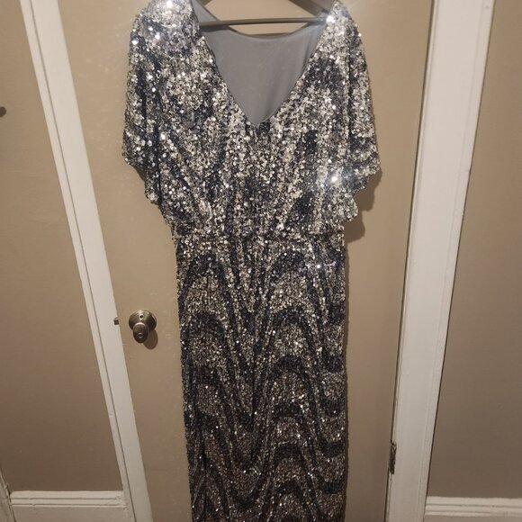 Elevate Your Evening with Dazzling Glamour - Picture 3 of 3